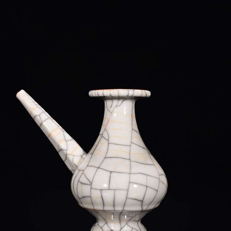 Ming Dynasty Chenghua Ge Kiln Military Holder