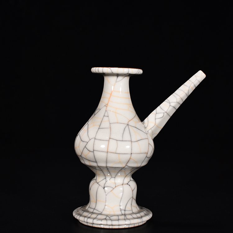 Ming Dynasty Chenghua Ge Kiln Military Holder