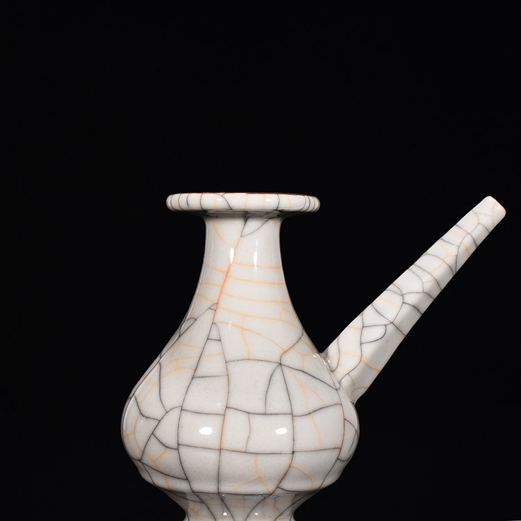 Ming Dynasty Chenghua Ge Kiln Military Holder