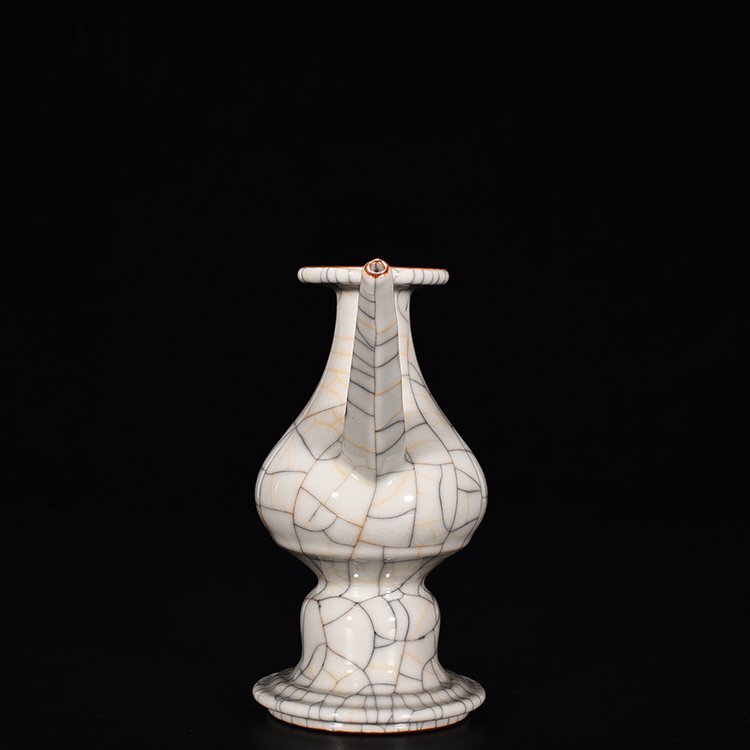 Ming Dynasty Chenghua Ge Kiln Military Holder
