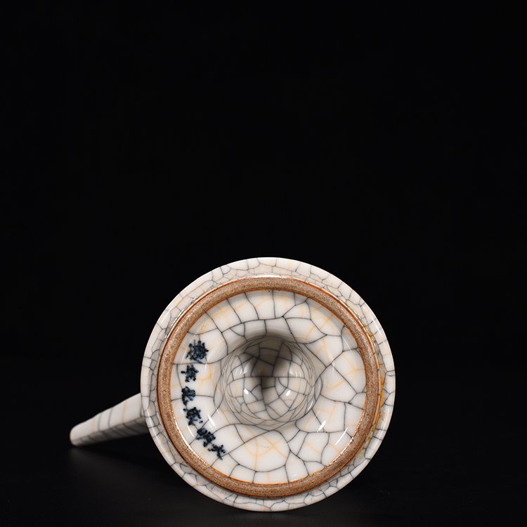 Ming Dynasty Chenghua Ge Kiln Military Holder
