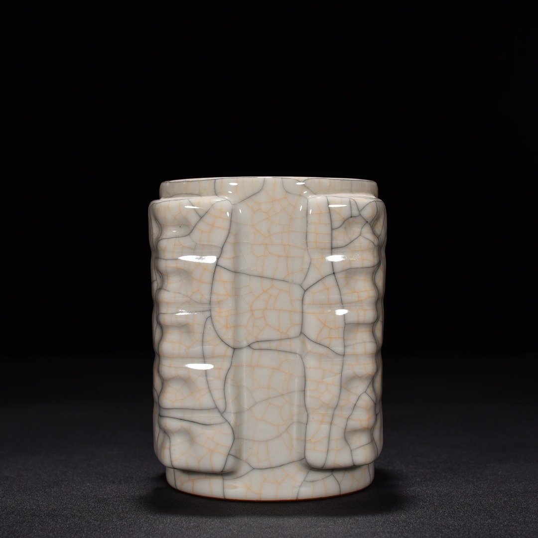 Ming Dynasty Chenghua Ge kiln Cong style vase