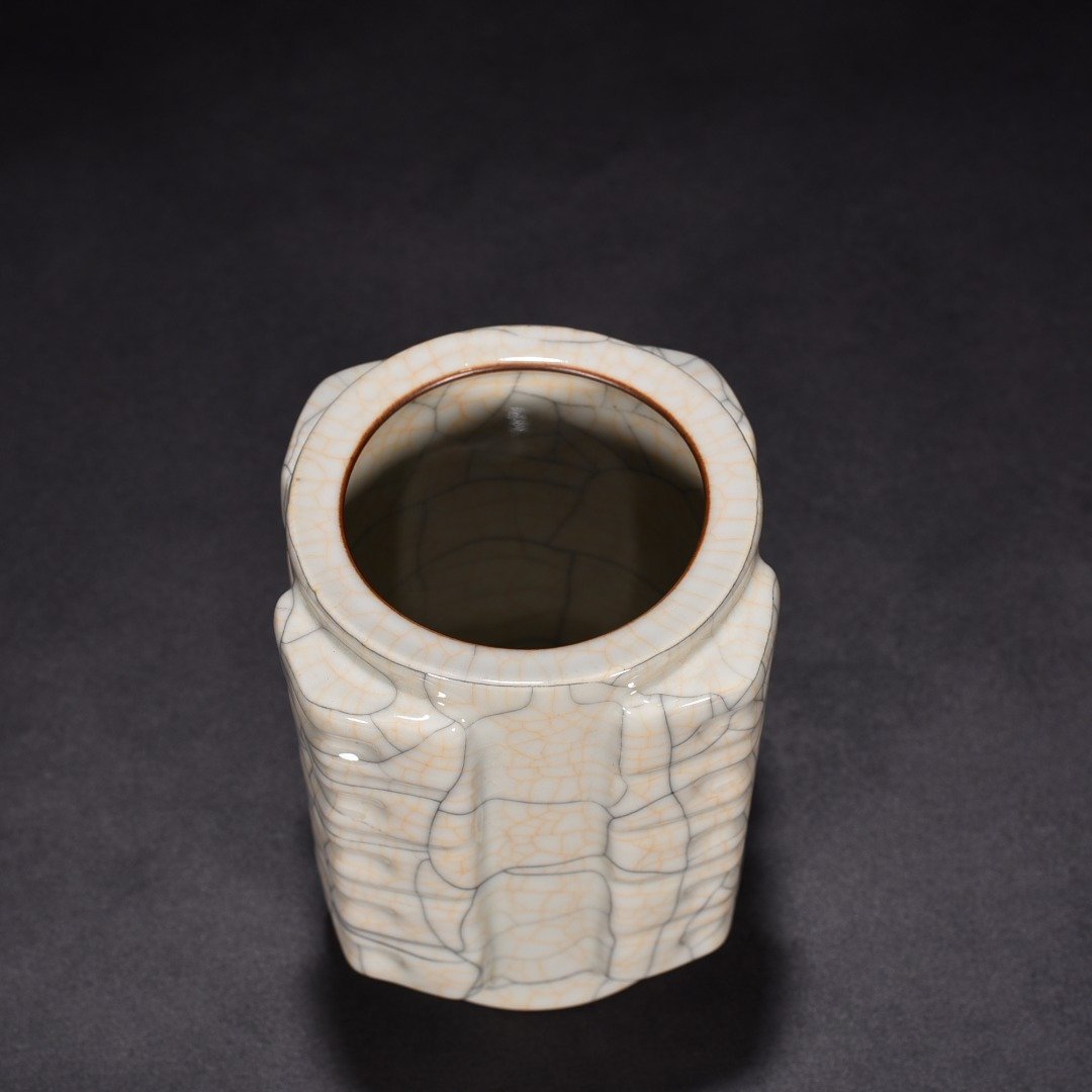 Ming Dynasty Chenghua Ge kiln Cong style vase