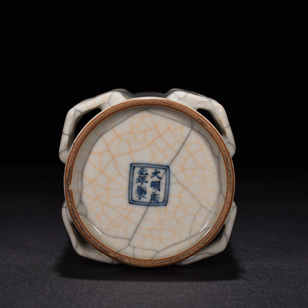 Ming Dynasty Chenghua Ge kiln Cong style vase