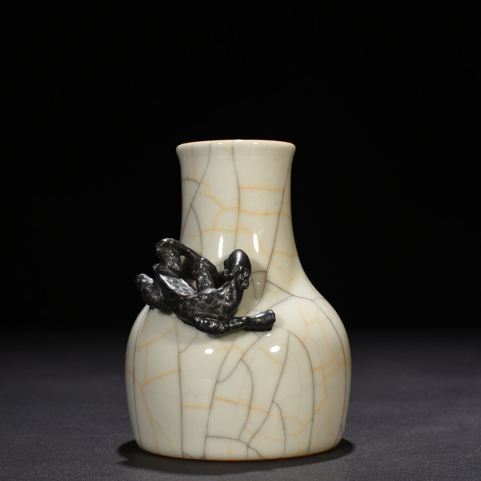 Ming Dynasty Chenghua Ge Kiln Panlong Zun