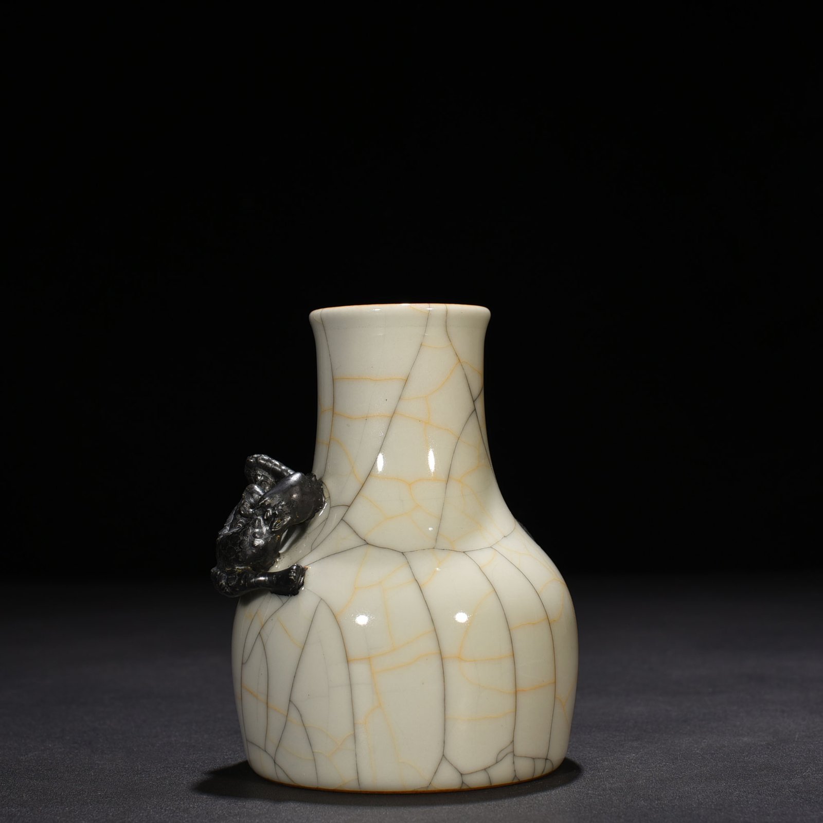 Ming Dynasty Chenghua Ge Kiln Panlong Zun