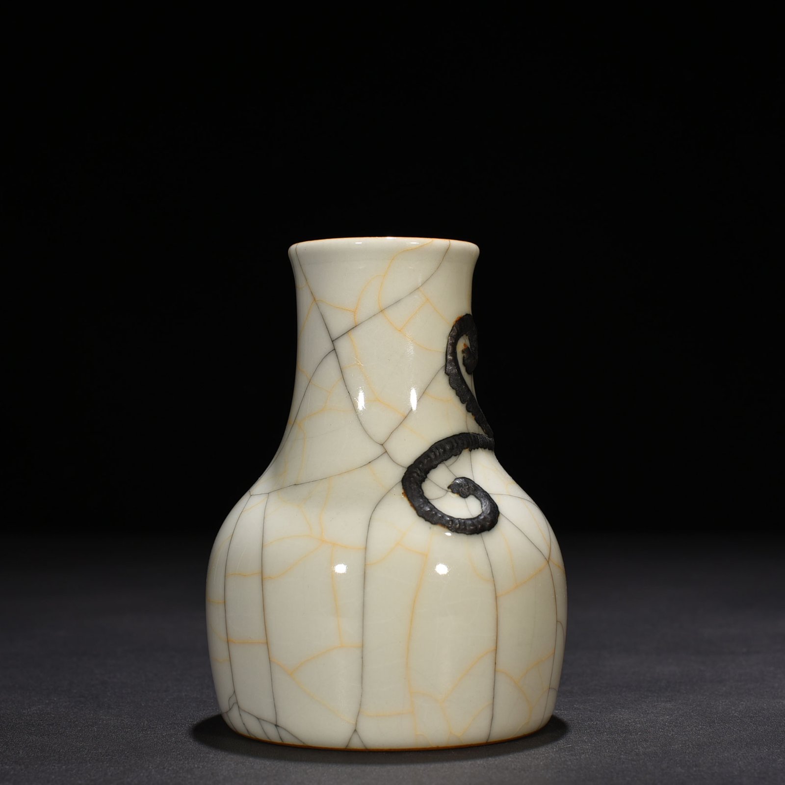 Ming Dynasty Chenghua Ge Kiln Panlong Zun