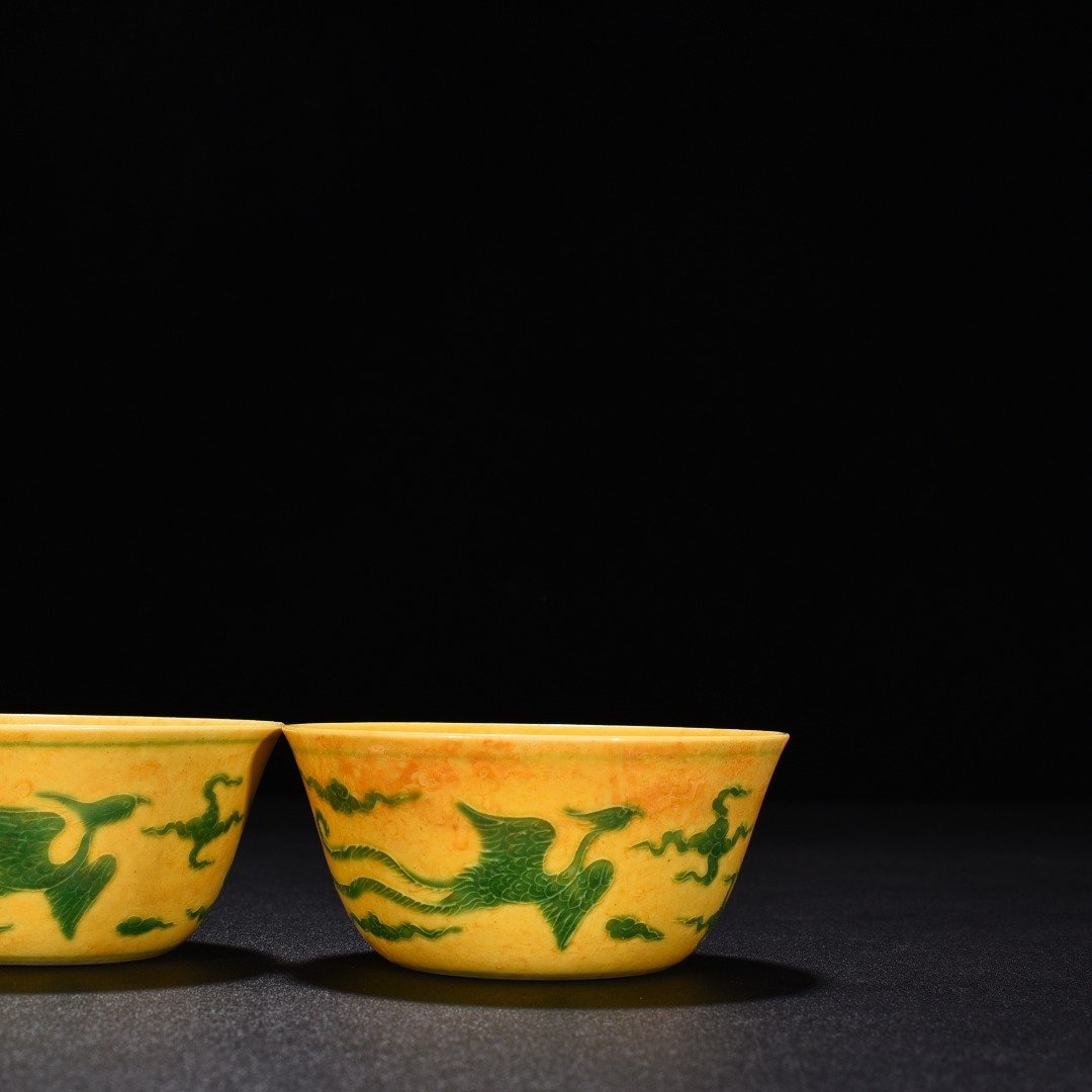 Ming Dynasty Chenghua Jiao yellow glaze green phoenix pattern jar-shaped cup