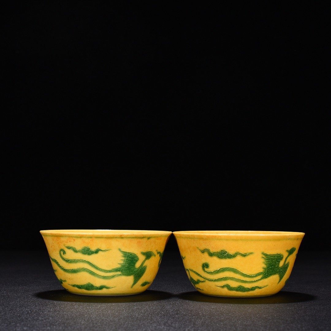 Ming Dynasty Chenghua Jiao yellow glaze green phoenix pattern jar-shaped cup