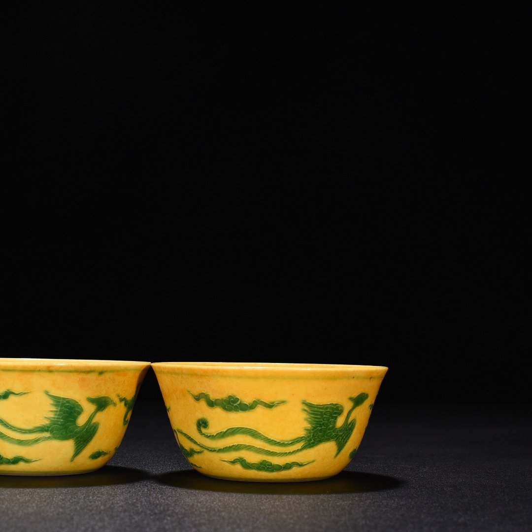 Ming Dynasty Chenghua Jiao yellow glaze green phoenix pattern jar-shaped cup