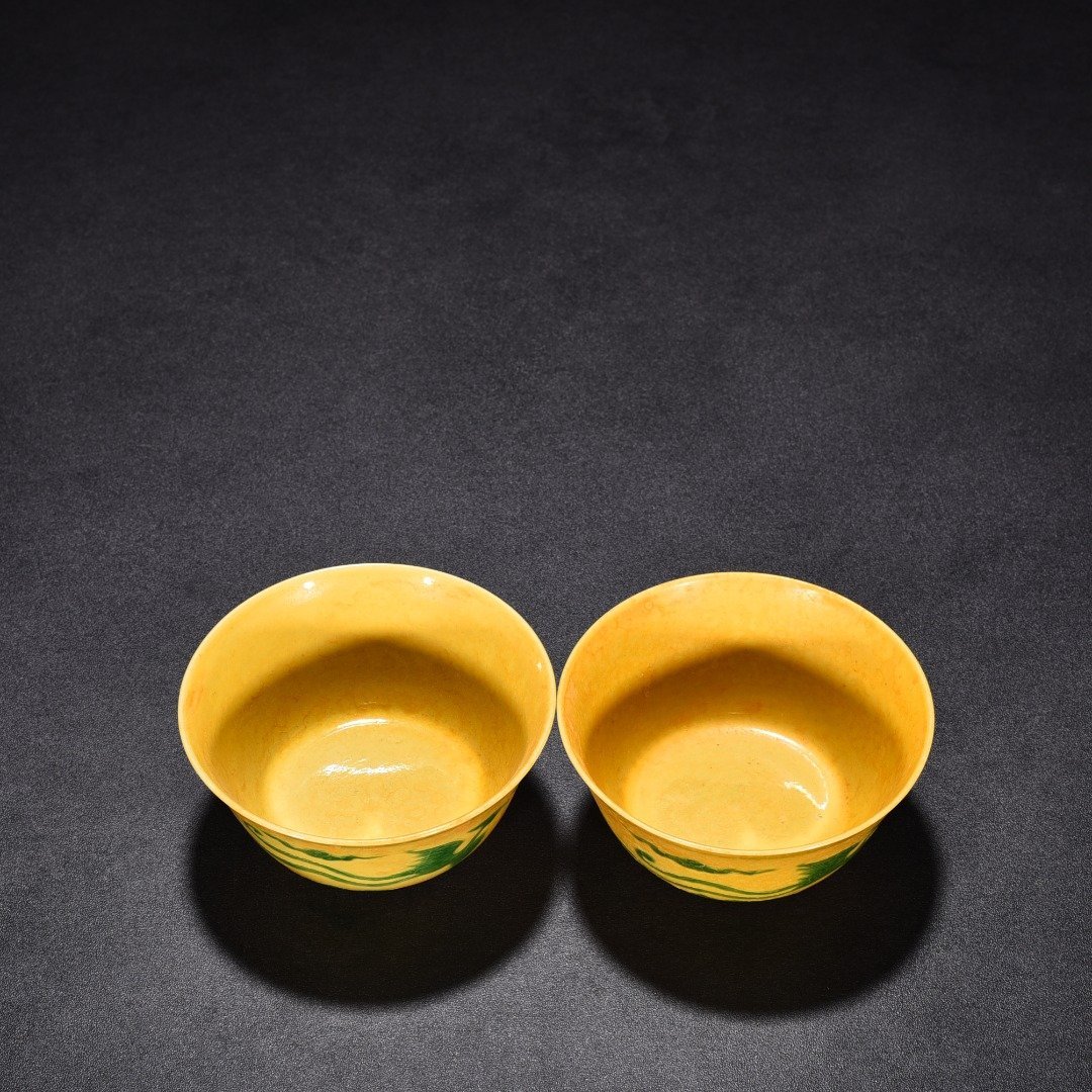 Ming Dynasty Chenghua Jiao yellow glaze green phoenix pattern jar-shaped cup