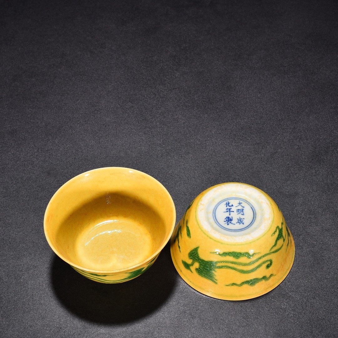 Ming Dynasty Chenghua Jiao yellow glaze green phoenix pattern jar-shaped cup