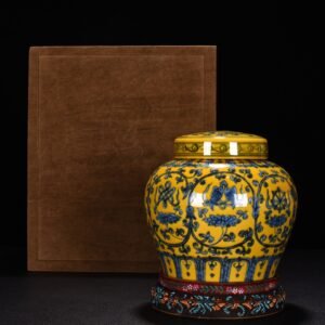 Ming Dynasty Chenghua Jiao yellow glaze blue and white lotus holder eight treasure lid jar