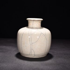 Ming Dynasty Chenghua sustenance Ge Kiln Tubo plum vase