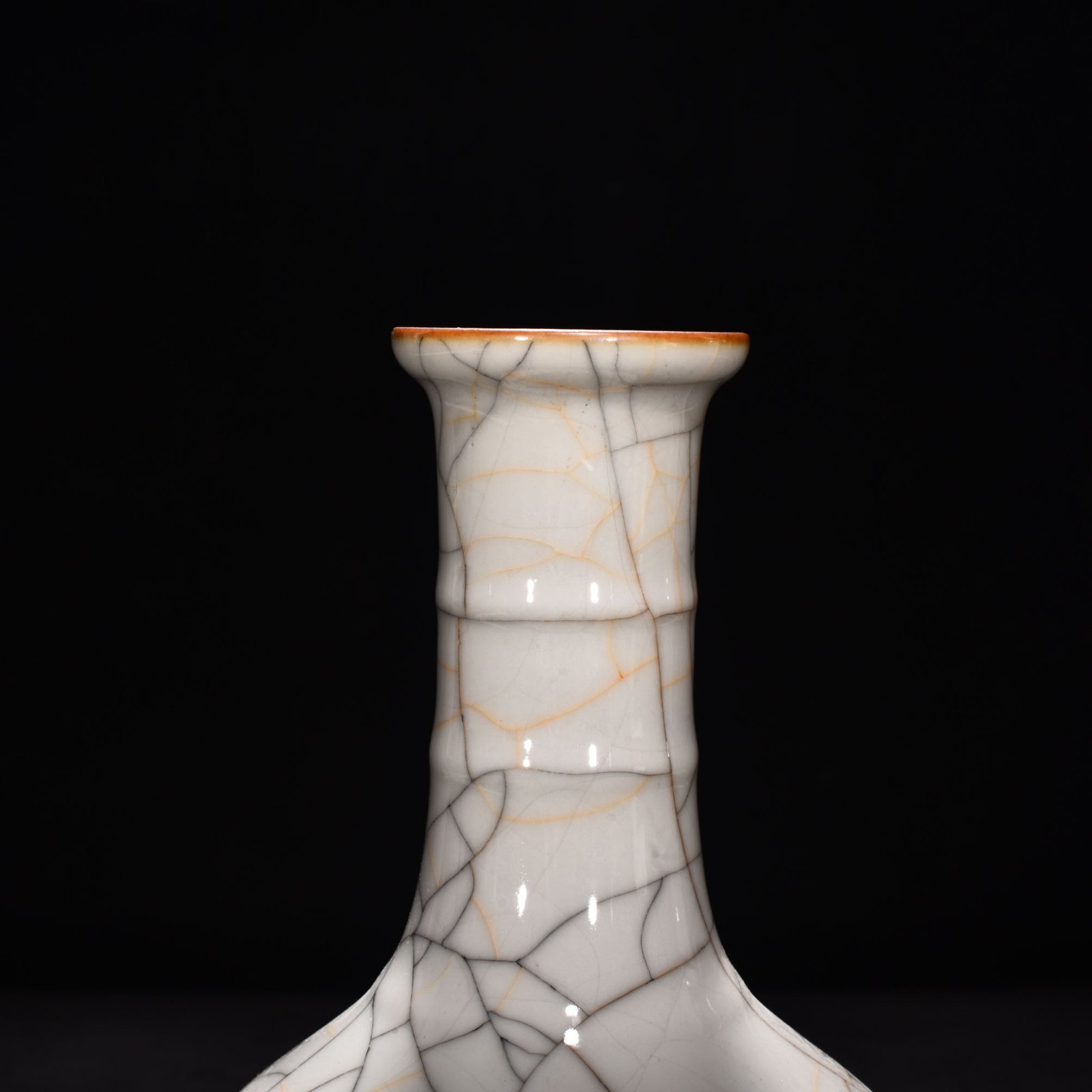Ming Dynasty Chenghua sustenance Ge Kiln dazzling pattern bottle