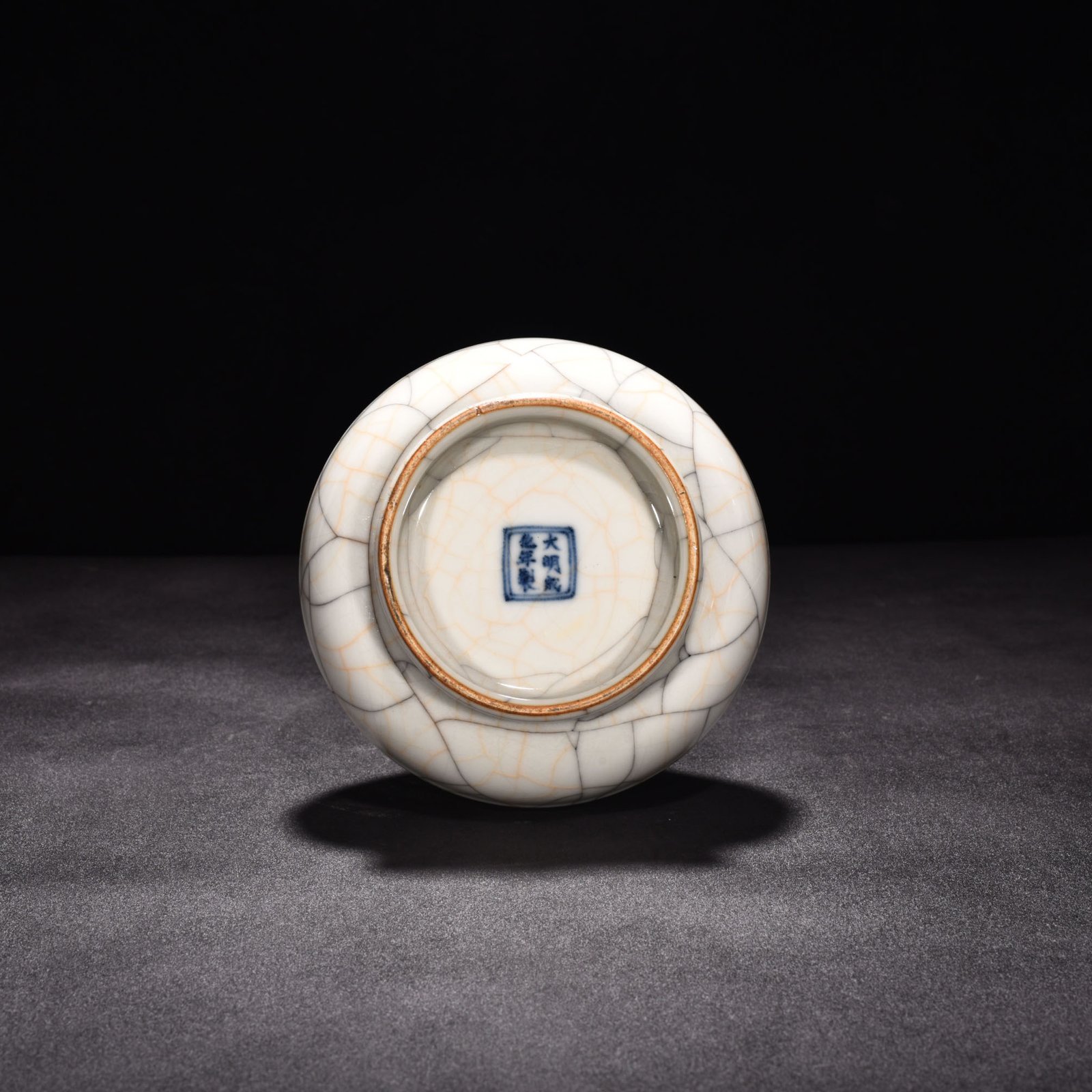 Ming Dynasty Chenghua sustenance Ge Kiln dazzling pattern bottle