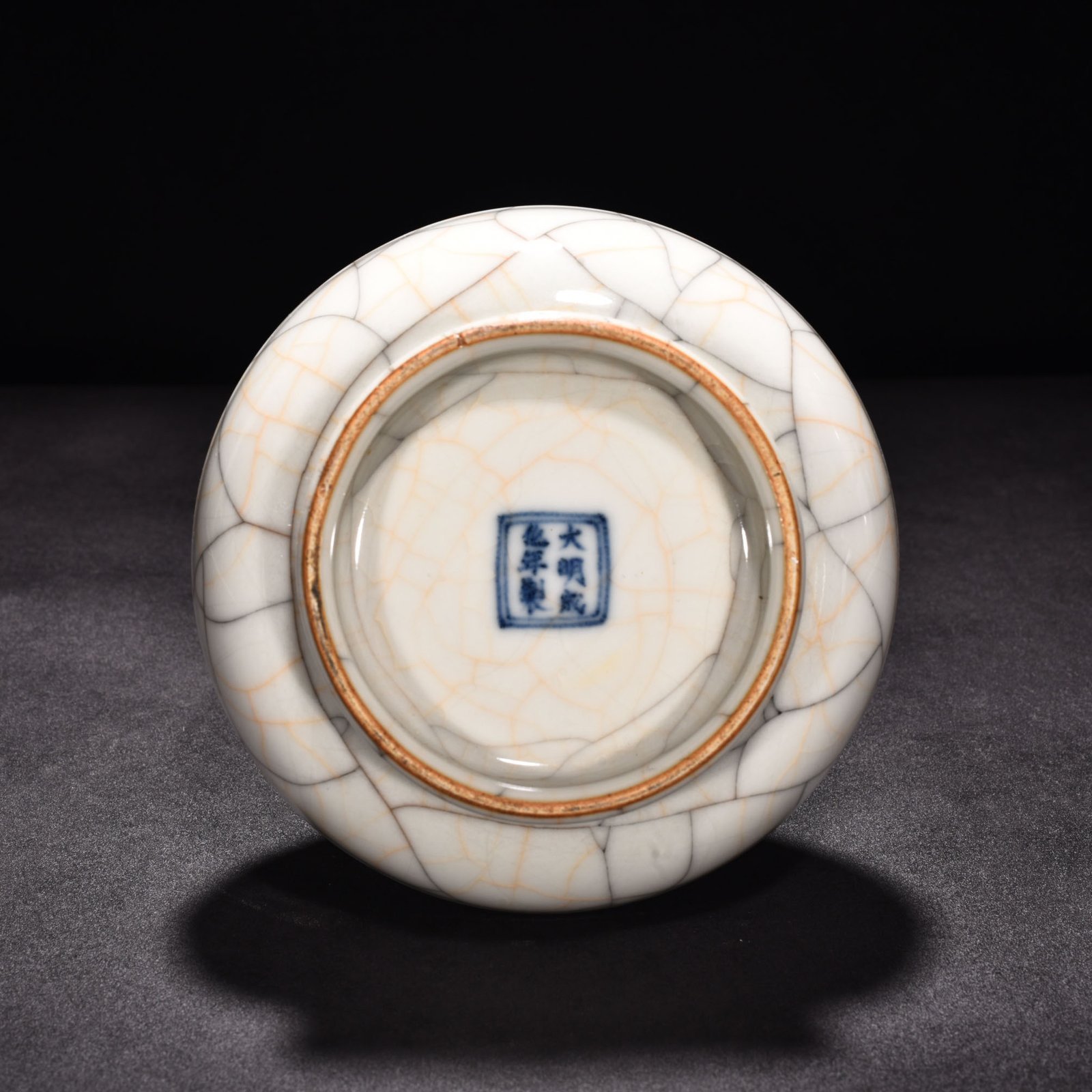 Ming Dynasty Chenghua sustenance Ge Kiln dazzling pattern bottle