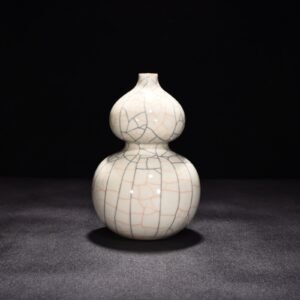 Ming Dynasty Chenghua sustenance Ge Kiln gourd vase