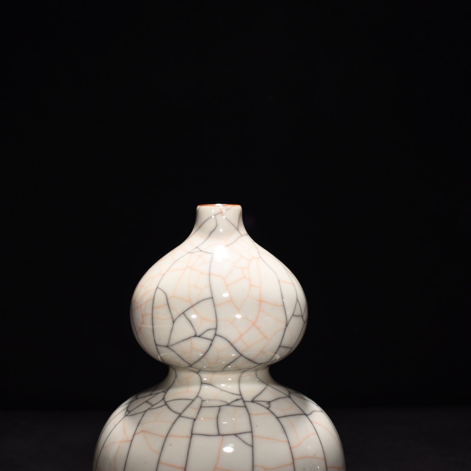 Ming Dynasty Chenghua sustenance Ge Kiln gourd vase