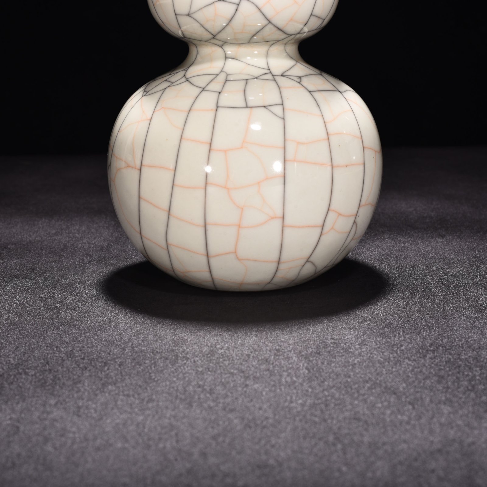 Ming Dynasty Chenghua sustenance Ge Kiln gourd vase