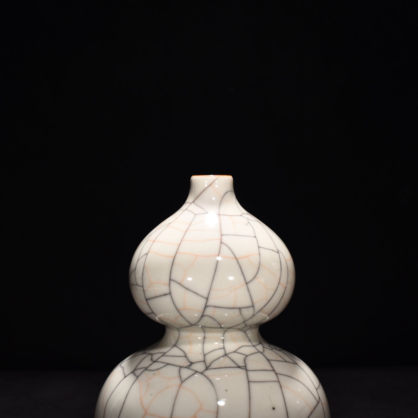 Ming Dynasty Chenghua sustenance Ge Kiln gourd vase