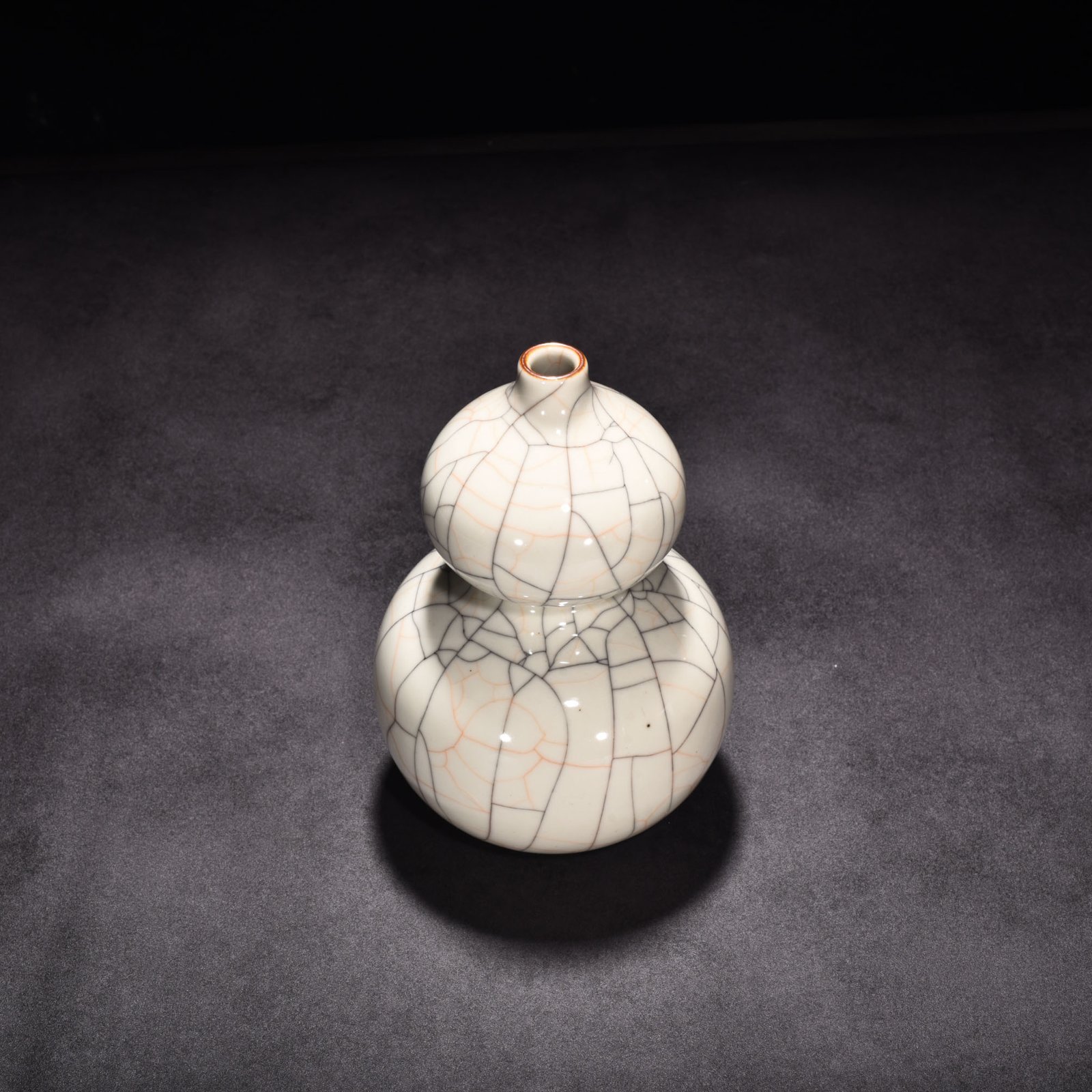 Ming Dynasty Chenghua sustenance Ge Kiln gourd vase