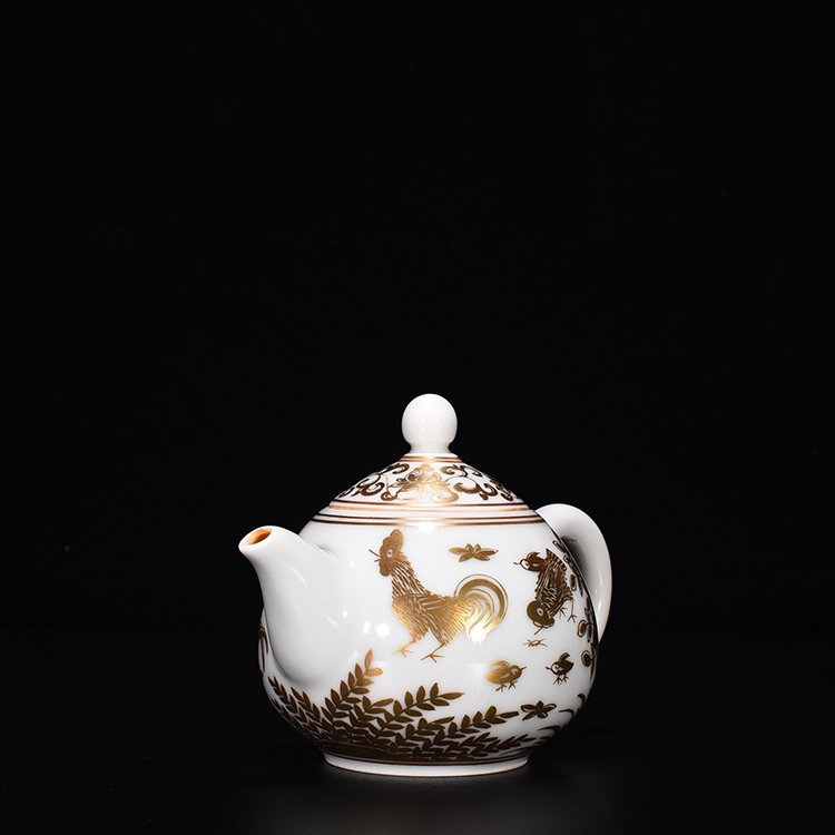 Ming Dynasty Chenghua gold-painted family portrait pot