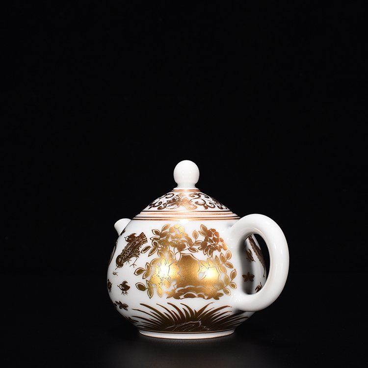 Ming Dynasty Chenghua gold-painted family portrait pot
