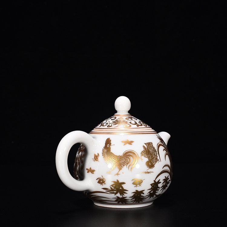 Ming Dynasty Chenghua gold-painted family portrait pot