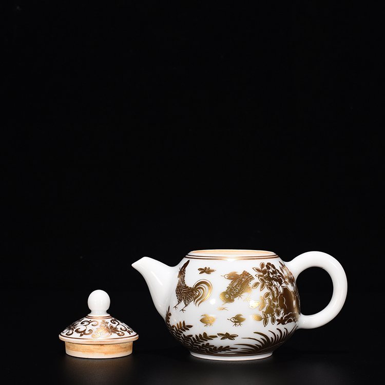 Ming Dynasty Chenghua gold-painted family portrait pot