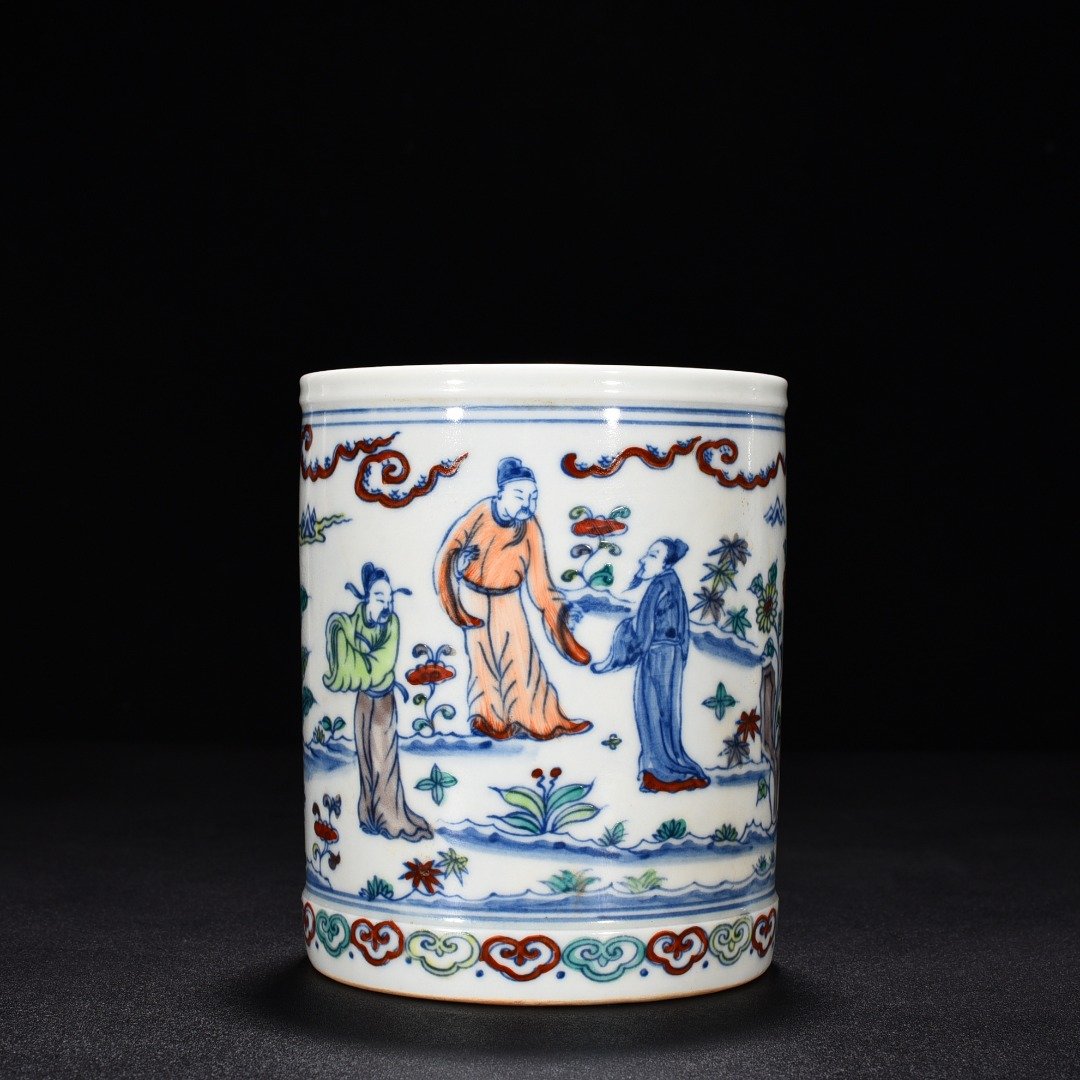 Ming Dynasty Chenghua Dou Cai figure pattern pen holder