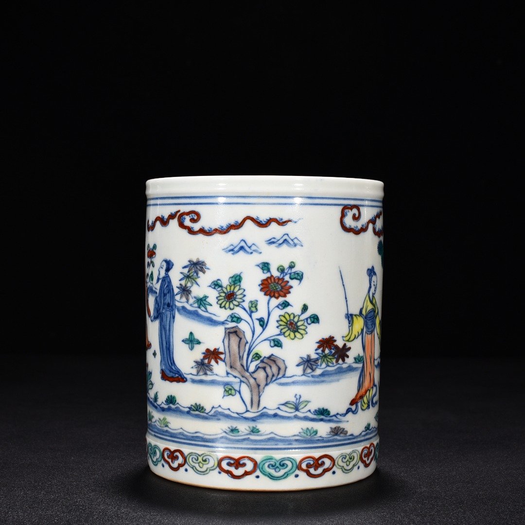 Ming Dynasty Chenghua Dou Cai figure pattern pen holder