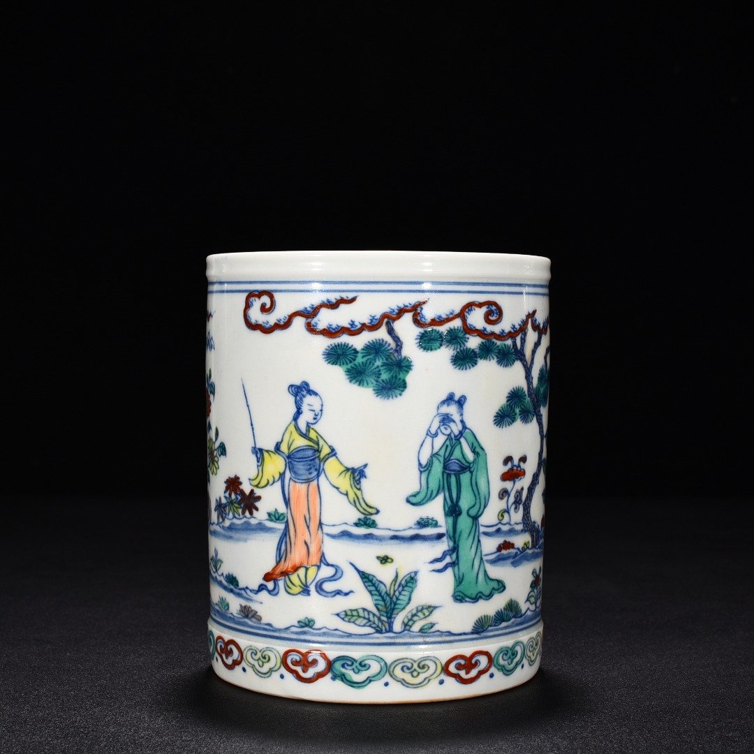 Ming Dynasty Chenghua Dou Cai figure pattern pen holder