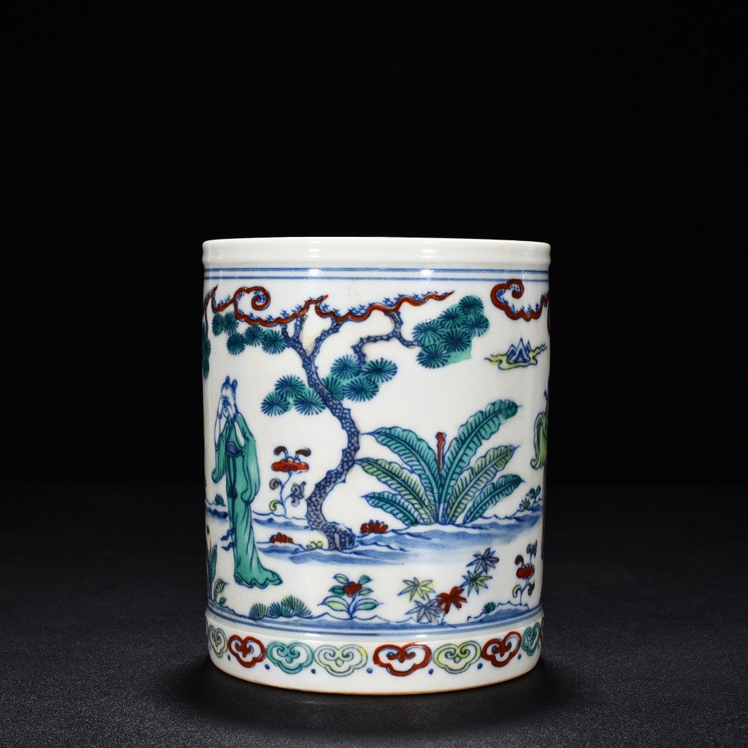 Ming Dynasty Chenghua Dou Cai figure pattern pen holder