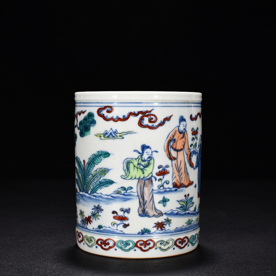 Ming Dynasty Chenghua Dou Cai figure pattern pen holder