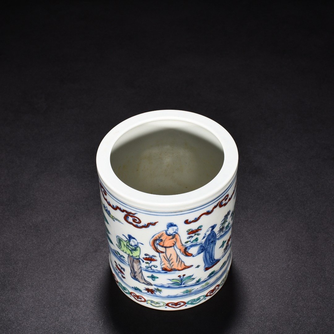 Ming Dynasty Chenghua Dou Cai figure pattern pen holder