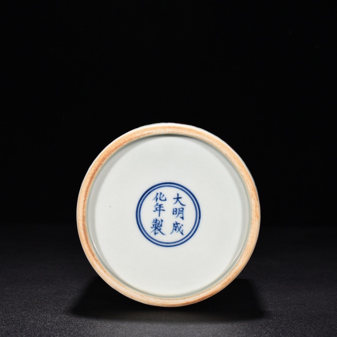 Ming Dynasty Chenghua Dou Cai figure pattern pen holder
