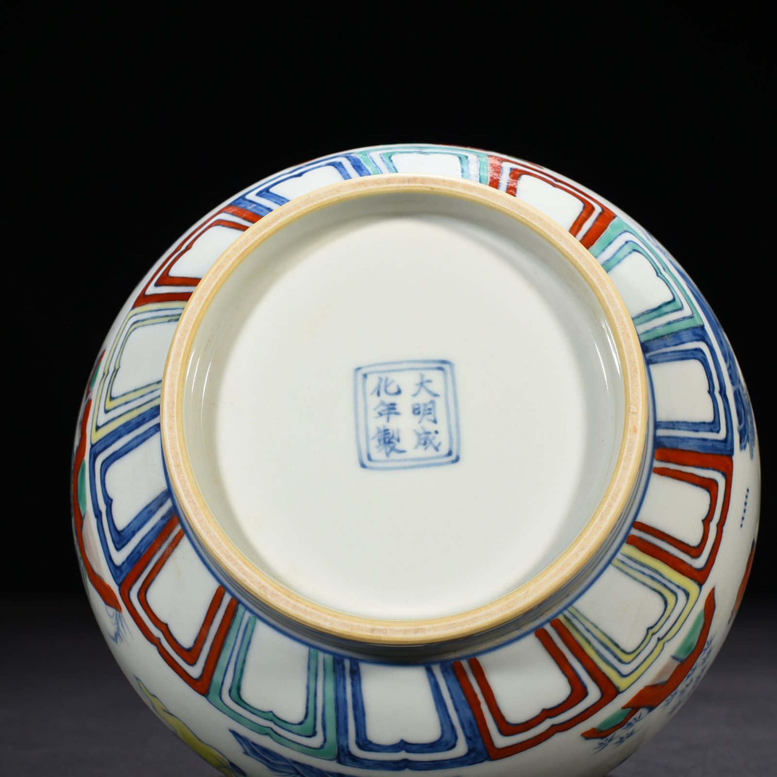 Ming Dynasty Chenghua doucai jade pot spring vase