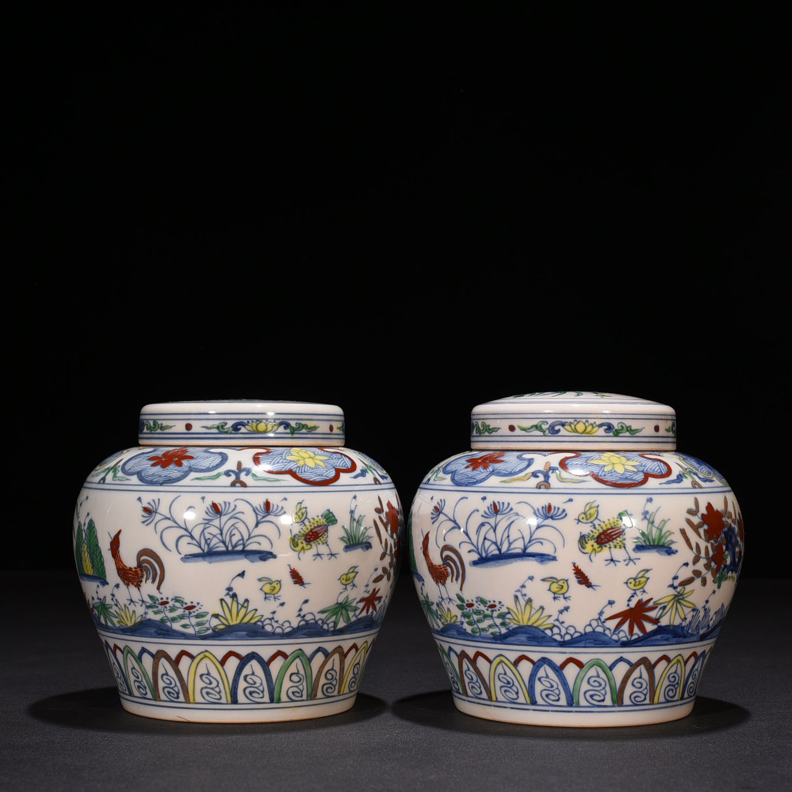 Ming Dynasty Chenghua Doucai family portrait hen pattern Tianzi jar