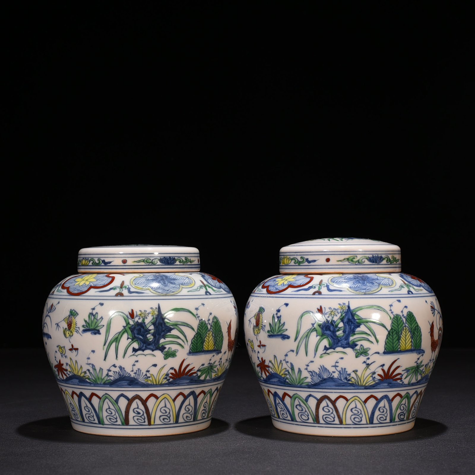 Ming Dynasty Chenghua Doucai family portrait hen pattern Tianzi jar