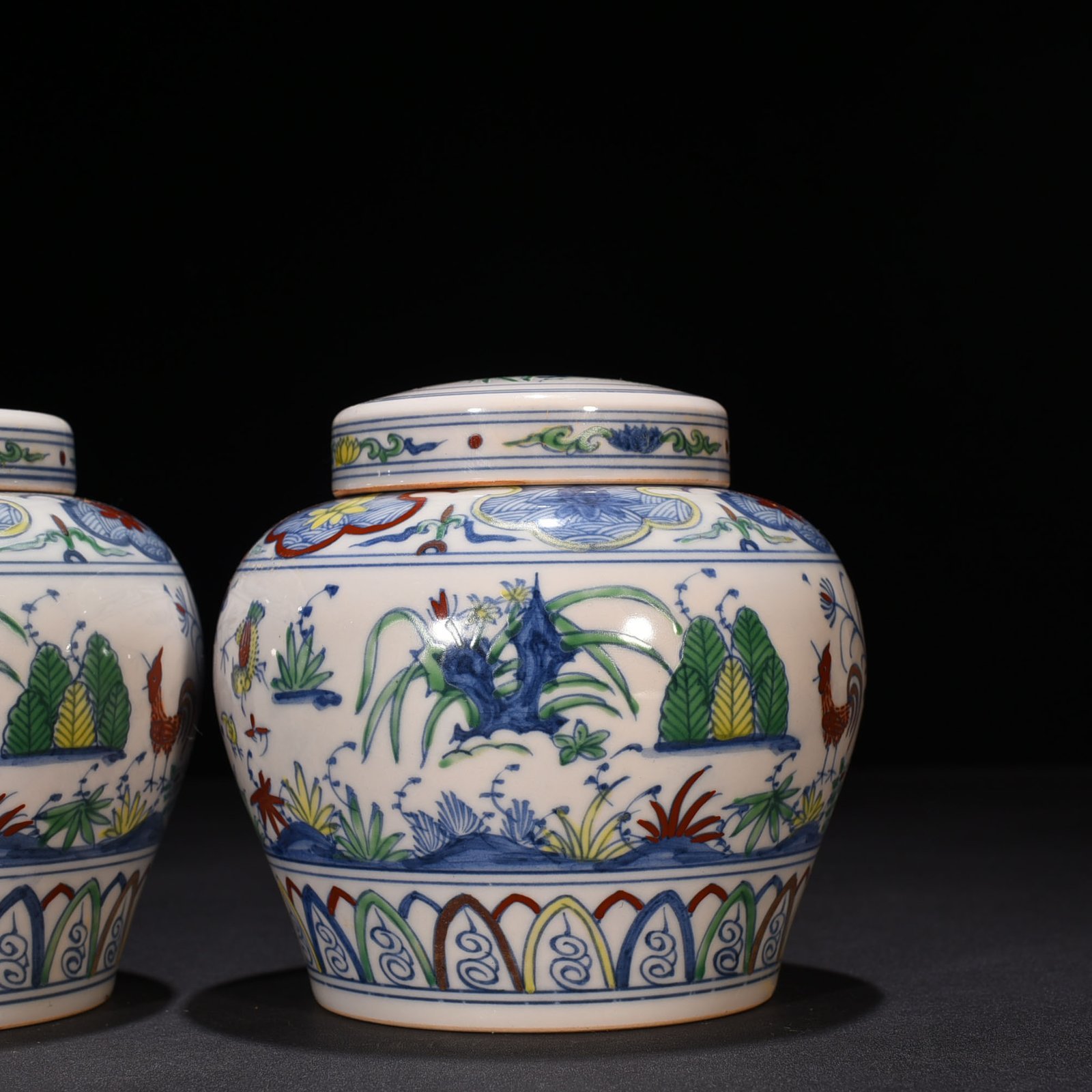 Ming Dynasty Chenghua Doucai family portrait hen pattern Tianzi jar