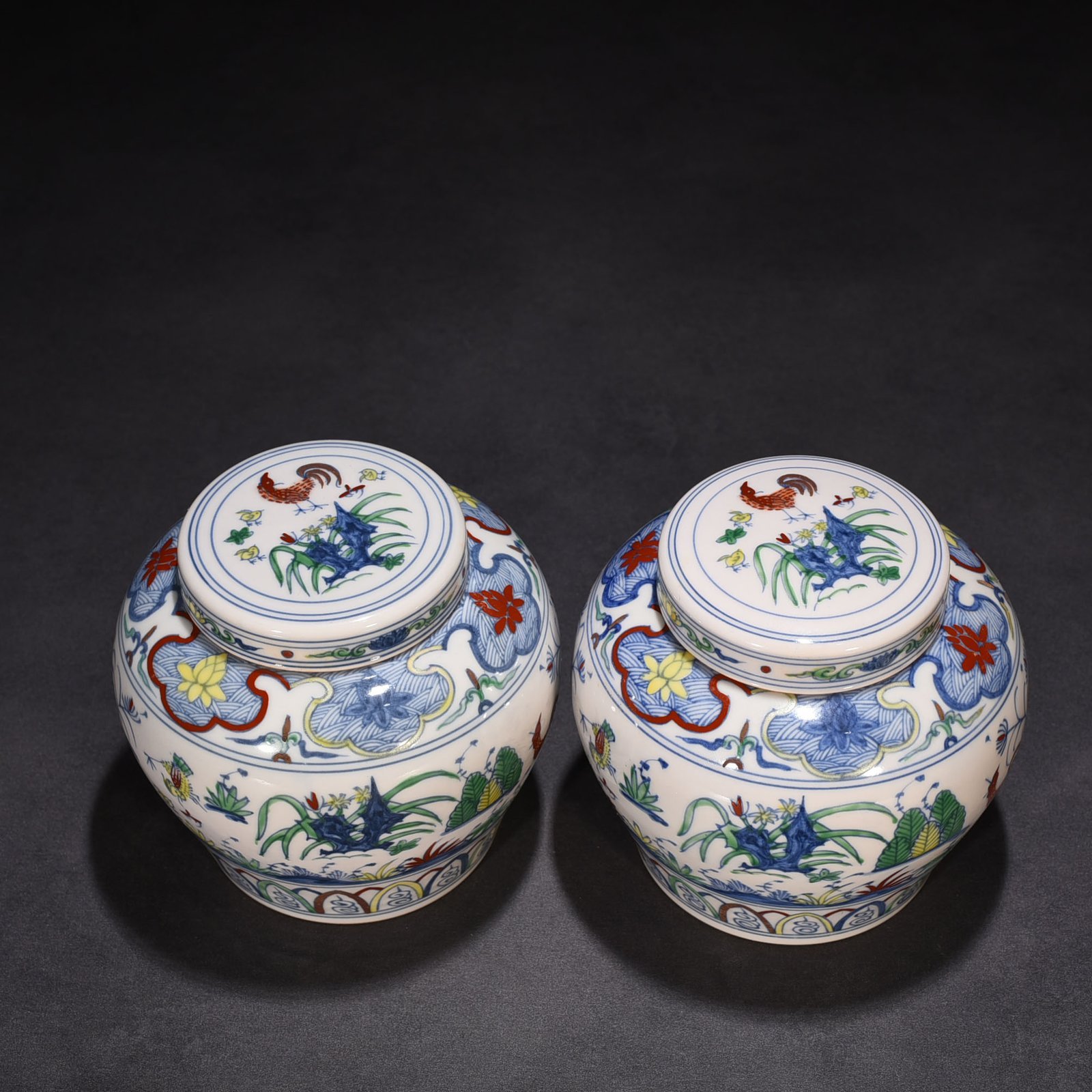 Ming Dynasty Chenghua Doucai family portrait hen pattern Tianzi jar