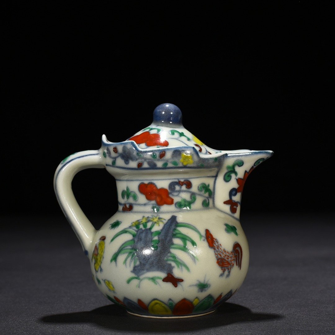 Ming Dynasty Chenghua doucai family portrait chicken pattern monk hat pot