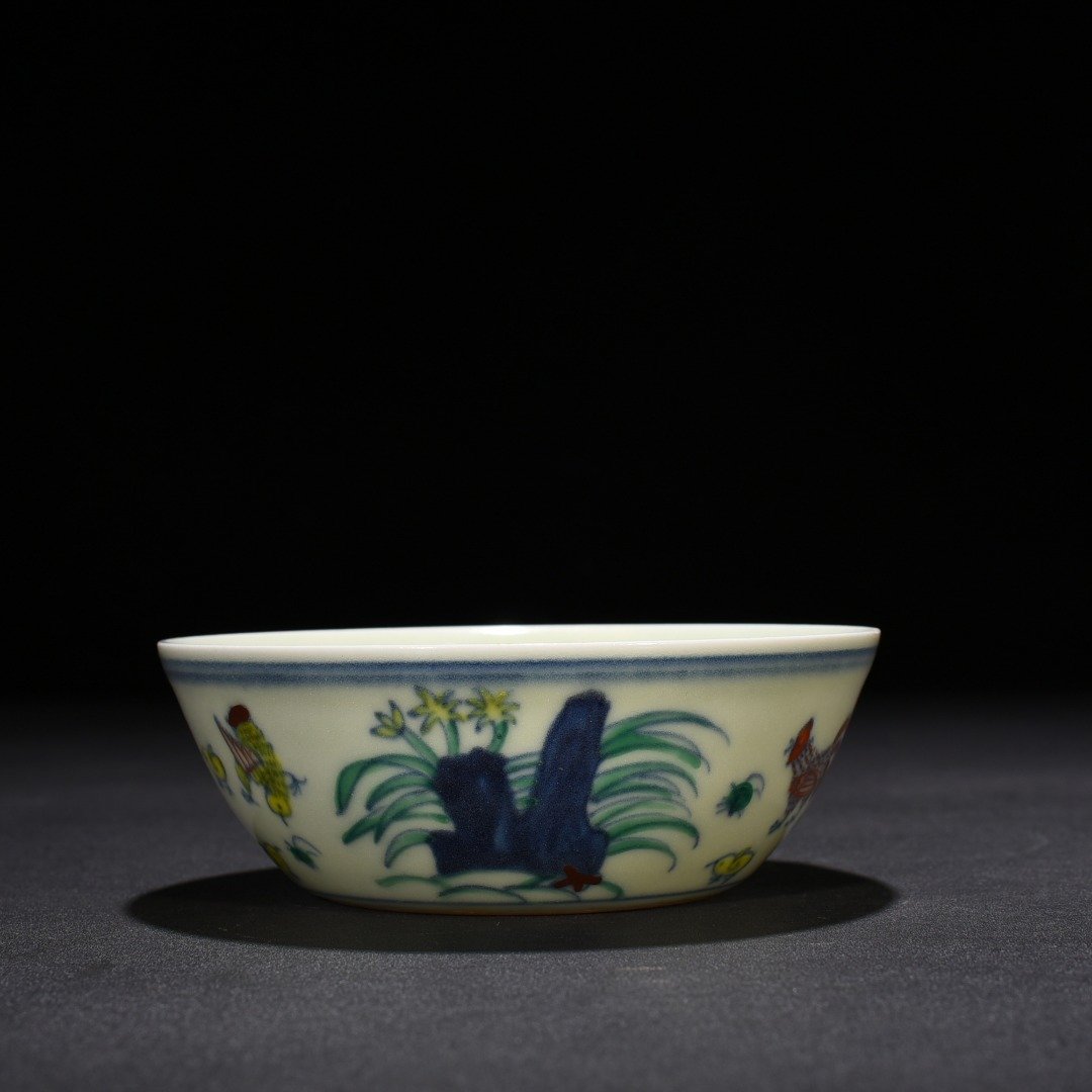 Ming Dynasty Chenghua Doucai family portrait chicken pattern lying foot bowl