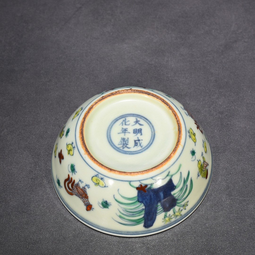 Ming Dynasty Chenghua Doucai family portrait chicken pattern lying foot bowl