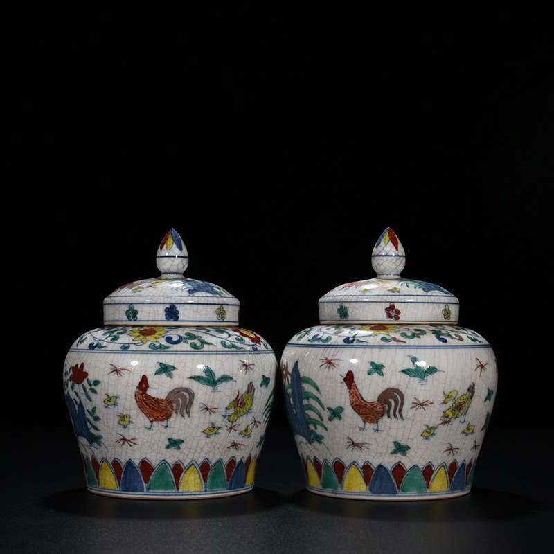 Ming Dynasty Chenghua Doucai family portrait chicken pattern sky-shaped jar