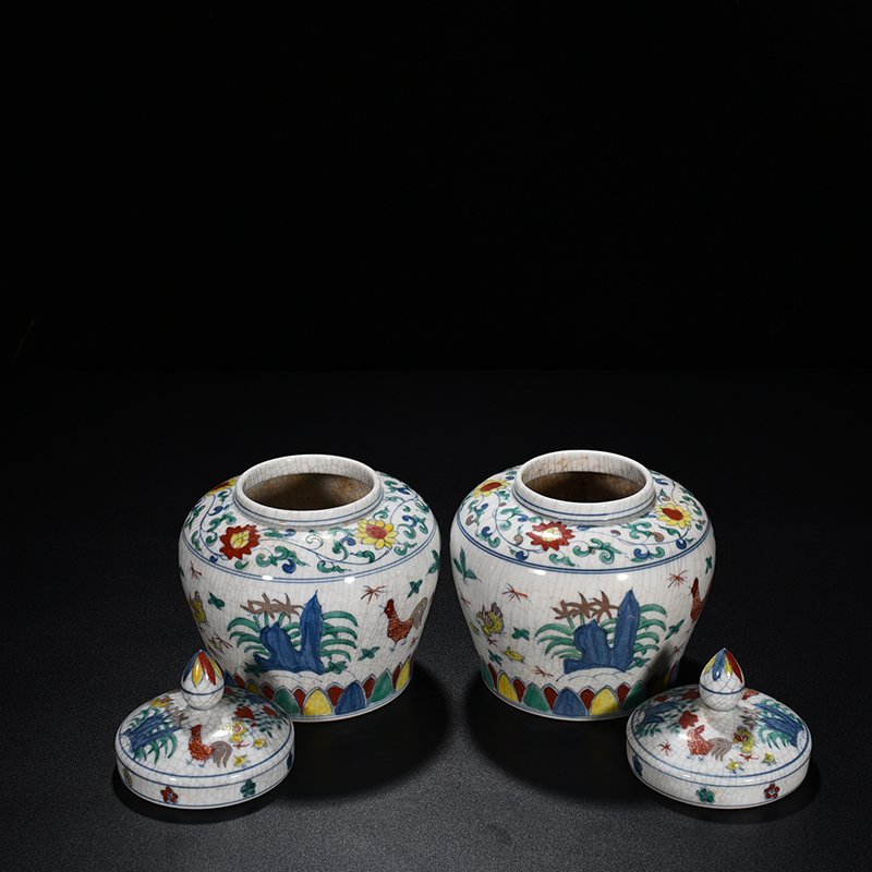 Ming Dynasty Chenghua Doucai family portrait chicken pattern sky-shaped jar
