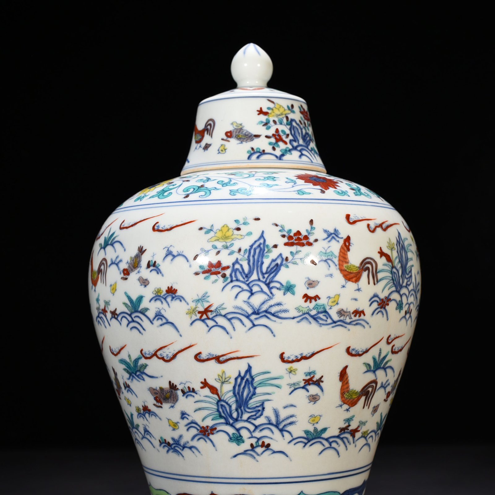 Ming Dynasty Chenghua Doucai Family Portrait Plum Vase with Chicken Pattern