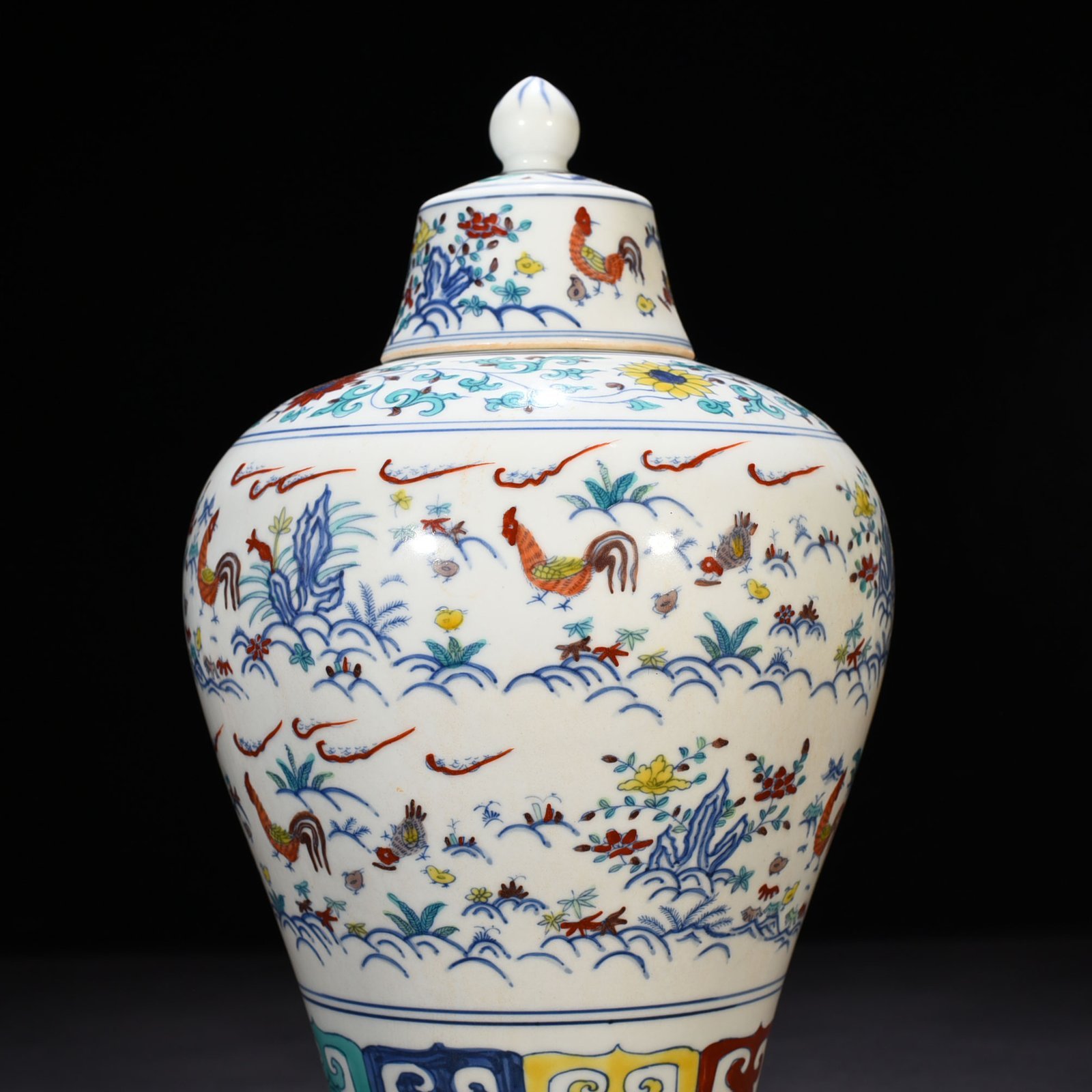 Ming Dynasty Chenghua Doucai Family Portrait Plum Vase with Chicken Pattern
