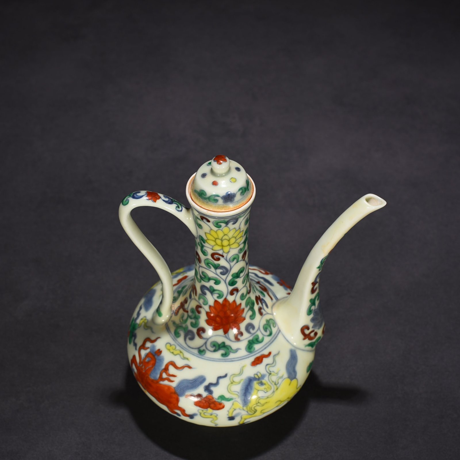 Ming Dynasty Chenghua Dou Cai Pegasus pattern ewer